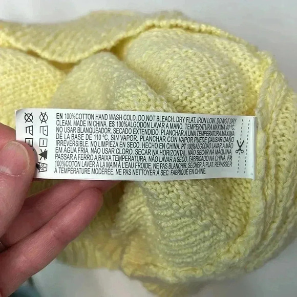 Forever 21 Cable Knit Sweater Vest Yellow, Medium 100% cotton V-neck - Picture 7 of 7